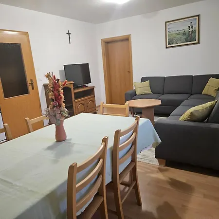 M. Rados Apartman *